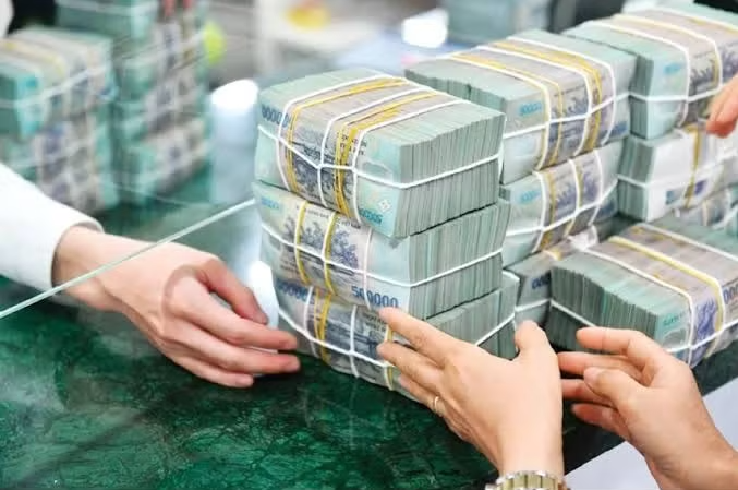 Thủ tướng yêu cầu giảm lãi suất cho vay, xử lý tổ chức tín dụng không chấp hành